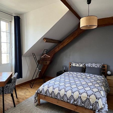 Duplex De Charme En Centre Ville Avec Terrasse ブリーブ・ラ ・ガイヤルド エクステリア 写真