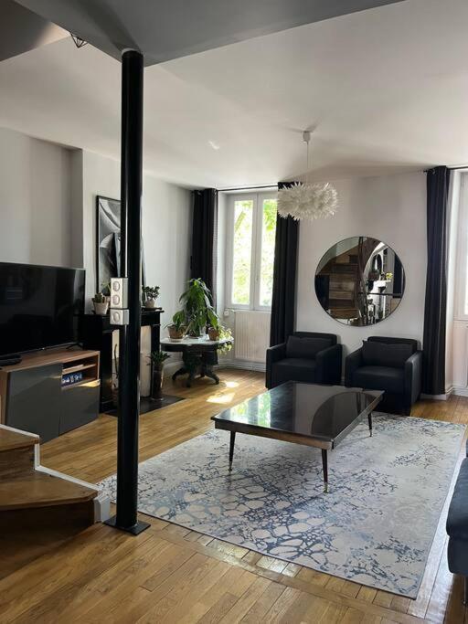 Duplex De Charme En Centre Ville Avec Terrasse ブリーブ・ラ ・ガイヤルド エクステリア 写真