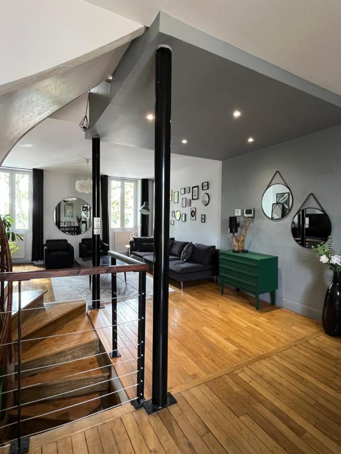 Duplex De Charme En Centre Ville Avec Terrasse ブリーブ・ラ ・ガイヤルド エクステリア 写真