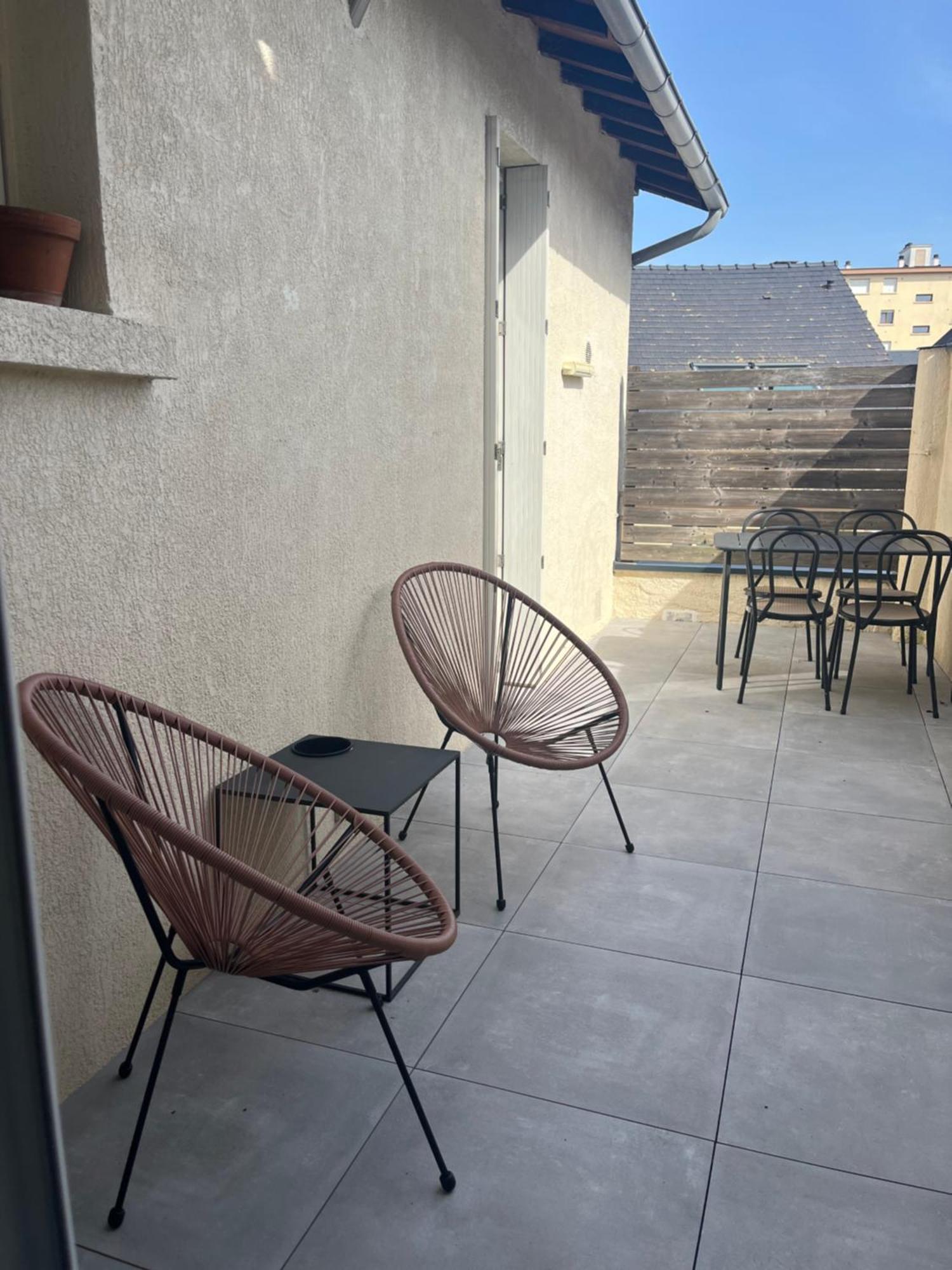 Duplex De Charme En Centre Ville Avec Terrasse ブリーブ・ラ ・ガイヤルド エクステリア 写真