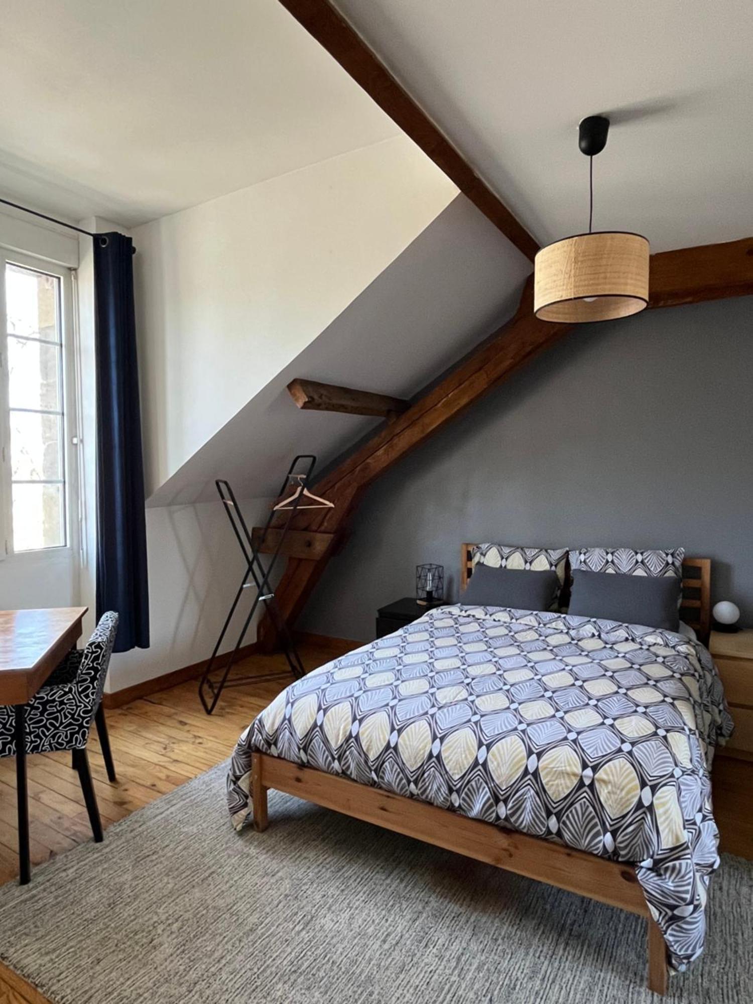 Duplex De Charme En Centre Ville Avec Terrasse ブリーブ・ラ ・ガイヤルド エクステリア 写真